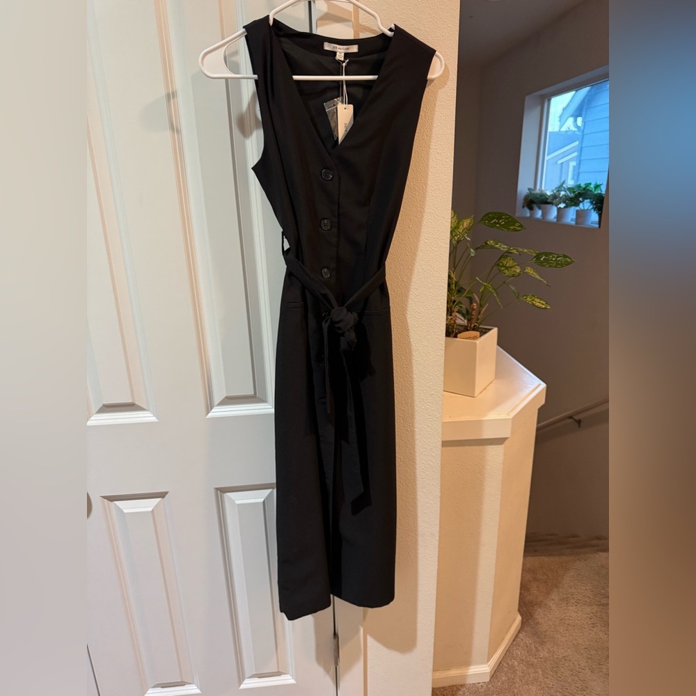 Elegant Black Sleeveless Dress